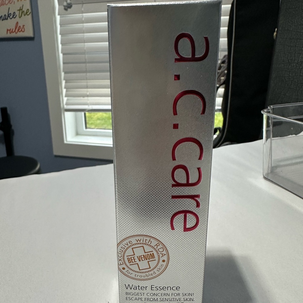 Water Essence - bee venom Korean skincare masks care new in box